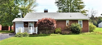 Ranch near Conneaut Lake, Pymatuning Lake, and Lake Erie