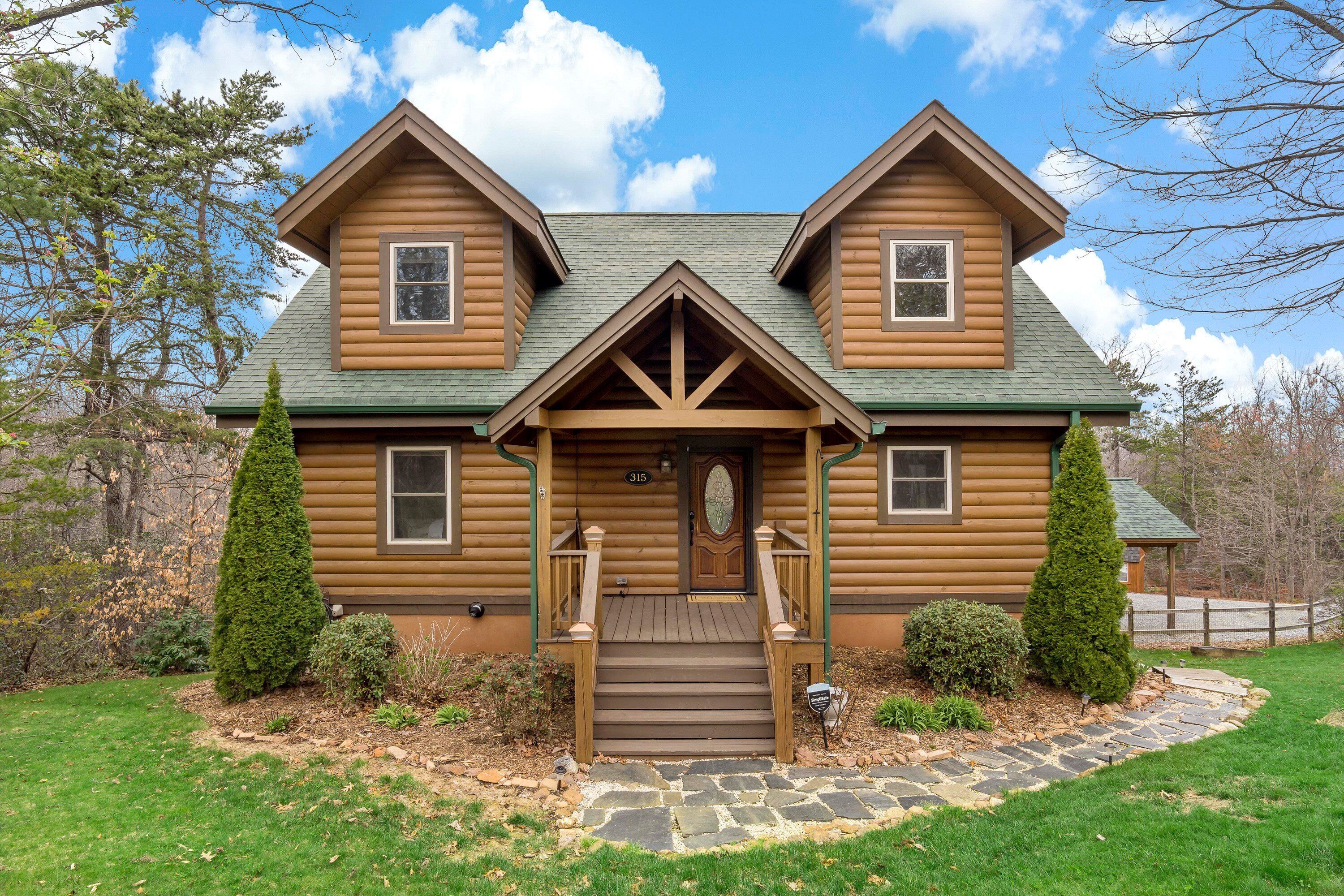 Stunning 3-Level Log Cabin: Blue Ridge Mtn Views, with abundant outdoor space!