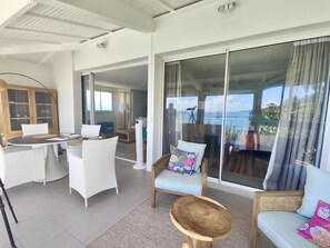 Outdoor dining - Suite Mer, VIP Pied Dans L'eau (Le Gosier)