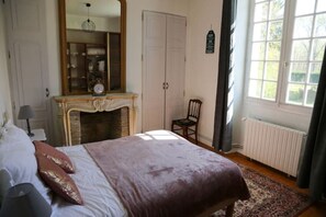 3 Schlafzimmer, Schreibtisch, Bügeleisen/Bügelbrett, Reisekinderbett