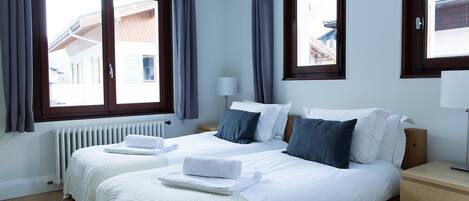 5 chambres, fer et planche à repasser, Wi-Fi, draps fournis