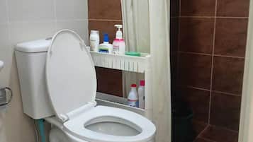 Standard Condo, 1 Bedroom, Kitchen, City View | Bathroom | Shower, bidet, towels