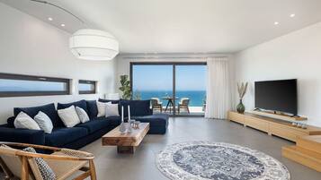 Smart TV, books, stereo