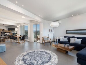 Smart TV, books, stereo - Acro Sea View Villa in Chania | Alectrona Living Crete (Πλατανιάς)