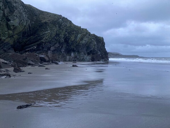 Cabin | Beach - 2 Bed-sleeps4-beachfront-free Parking (Newton Stewart)