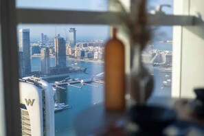 Interior - Beautiful 1BR Apartment with Full Seaview (Dubai)