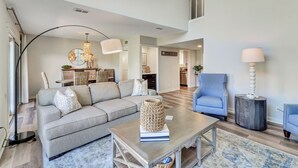 Villa, Mehrere Betten, Terrasse, Gartenblick (267 Stoney Creek Villa) | Wohnbereich