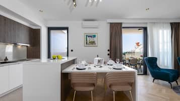 Luxury Apartment, 2 Bedrooms, City View | Private kitchen | Electric kettle, toaster