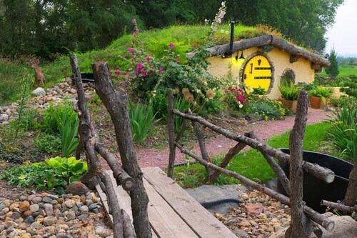 Covington Hobbitlike Cottage
