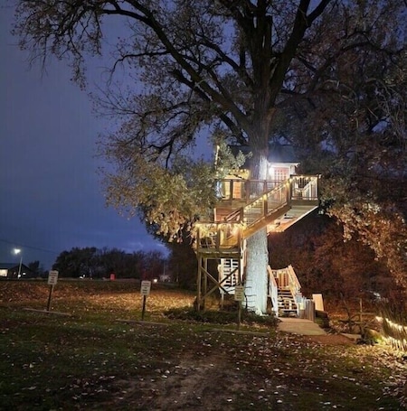 Exterior. Covington Hobbitlike Cottage
