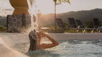 3 utendørsbassenger