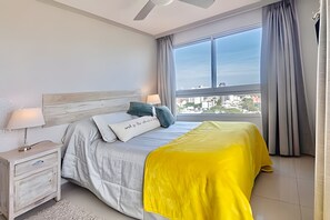 2 bedrooms, individually furnished, free WiFi, bed sheets - Oceana Suites Ocean Drive  (Punta del Este)