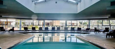 LÀgenhet | Pool | Inomhuspool och en sÀsongsöppen utomhuspool