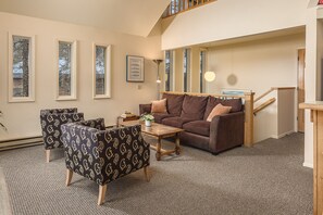 TV, DVD player - Serene mountain view retreat with a deck & washer/dryer - close to the lifts (Girdwood)