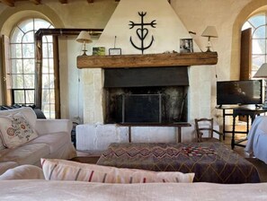 Living area - Mas de Charme Avec Piscine à Beaucaire (Beaucaire)