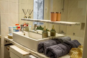 Gratis toalettartiklar, hårtork, handdukar och tvål