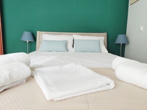 3 bedrooms, iron/ironing board, travel crib, WiFi