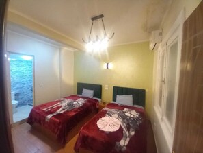 ตู้นิรภัยในห้องพัก, ห้องพักตกแต่งอย่างมีเอกลักษณ์