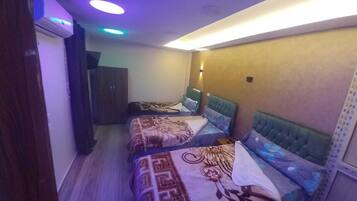 Cofres nos quartos, individualmente decorados