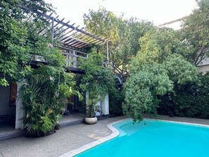 Pool - 3 bedroom Villa with a swimming pool "hidden gem and an oasis" in Green Point. (Cape Town)