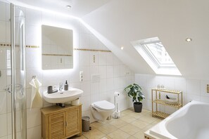 Articles de toilette gratuits, sèche-cheveux, serviettes fournies, savon