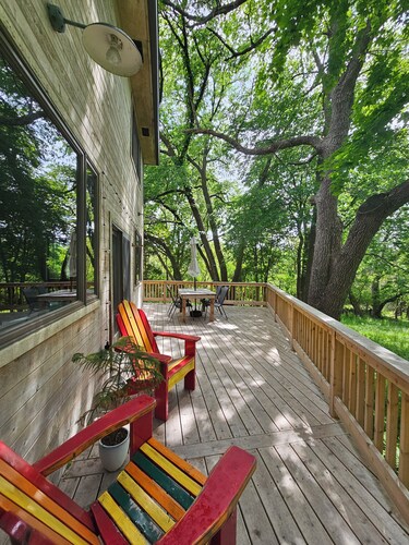 Family-Friendly Retreat on Julia Street - Explore Okoboji from Your Doorstep