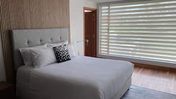 Habitación exclusiva con 1 cama doble o 2 individuales | Cortinas opacas y sistema de insonorización