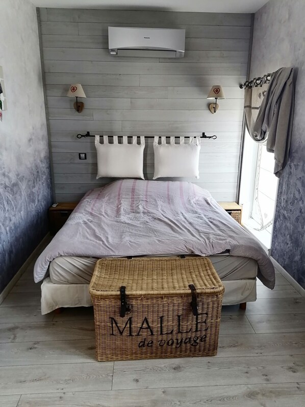 2 bedrooms, iron/ironing board