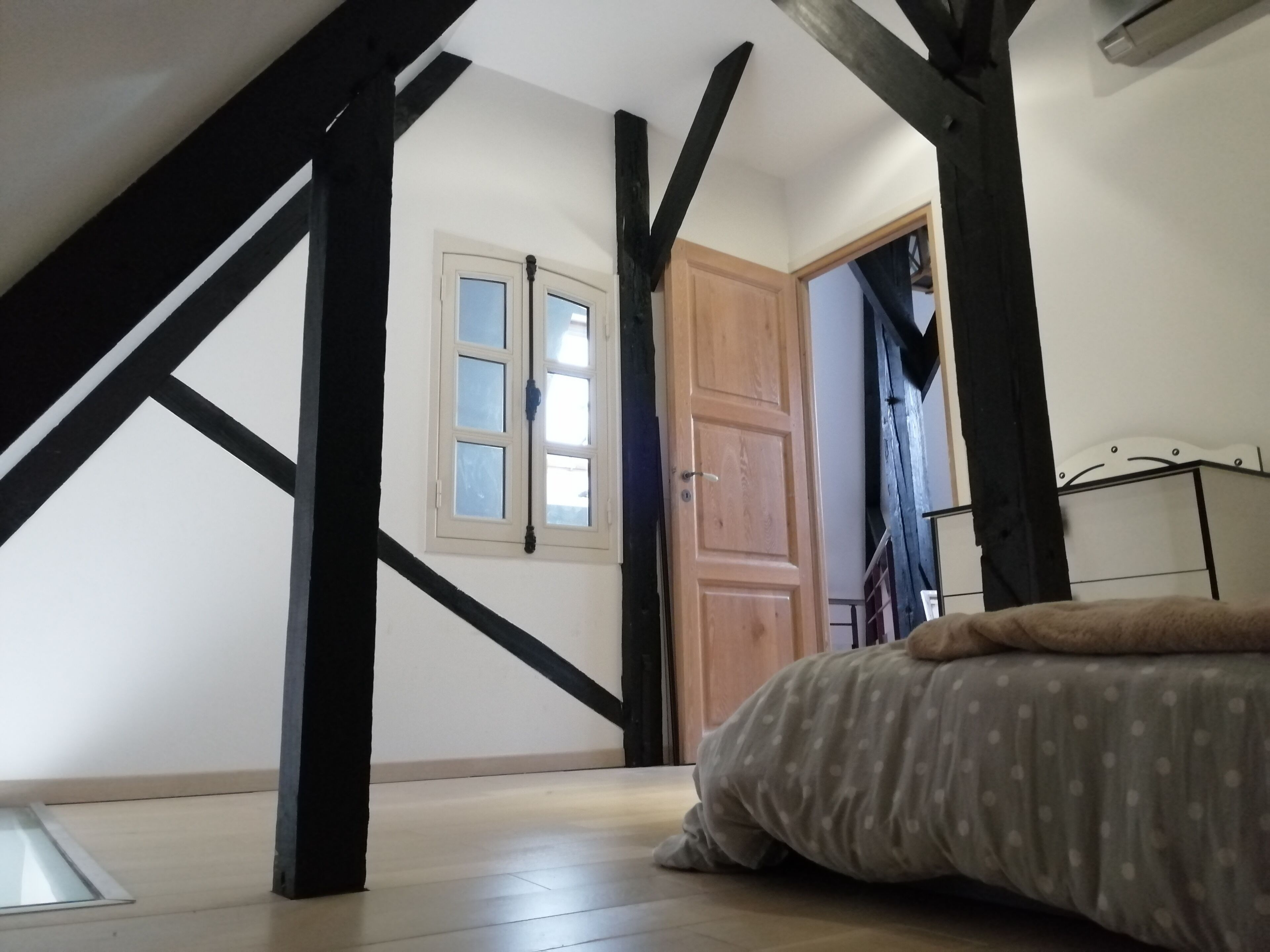 2 habitaciones y tabla de planchar con plancha 