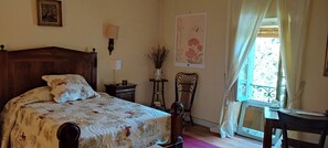5 chambres, fer et planche à repasser, Wi-Fi, draps fournis