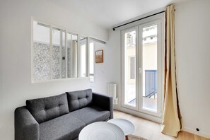 Comfort Apartment (102) | Living area - Résidence Paris MORET (Paris)