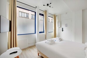 Premium bedding, individually decorated, individually furnished - Résidence Paris MORET (Paris)