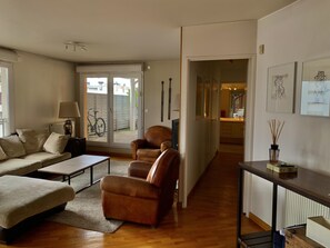 Living area - Beau & Grand Duplex Avec Terrasse Rooftop de 100m² (Courbevoie)