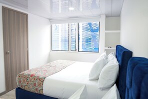 Quarto casal ou duplo clássico | Quartos à prova de som, Wi-Fi de cortesia