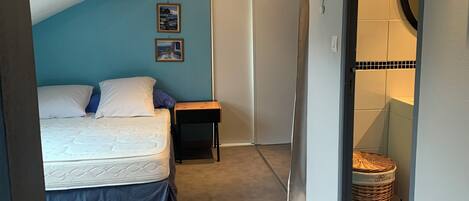 2 bedrooms, iron/ironing board, travel crib