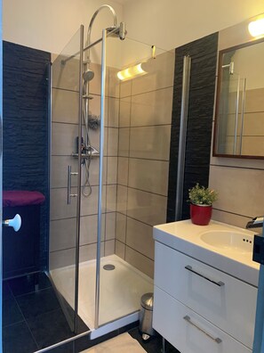Shower, hair dryer - LA Cigale DU SUD (La Grand-Combe)