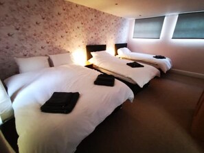 4 habitaciones, escritorio, tabla de planchar con plancha y wifi gratis 