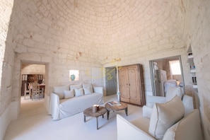 Villa | 4 bedrooms - TD I Coni di Pinur Trulli With Scenic Valley View (Martina Franca)