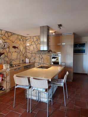 Fridge, oven, cookware/dishes/utensils, cleaning supplies