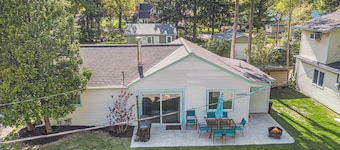 Schooner and Whoop-Ti-Do Cottages: Private Beach on Silver Lake!