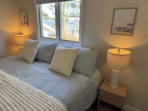 5 bedrooms, WiFi, bed sheets