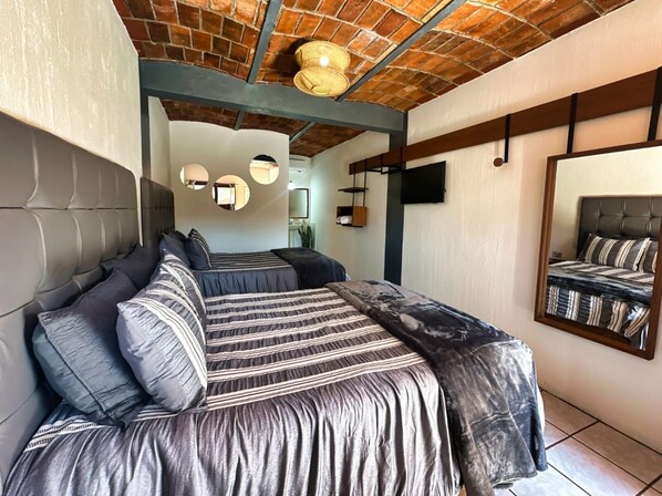 Basic Room, Balcony, Garden View - HOTEL CUATRO CAMINOS (Etzatlan)