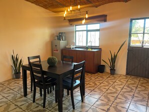 32-inch Smart TV with satellite channels - HOTEL CUATRO CAMINOS (Etzatlan)