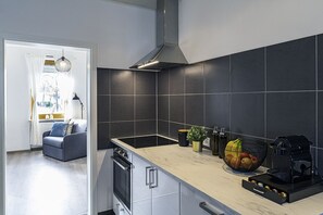 Fridge, oven, stovetop, dishwasher