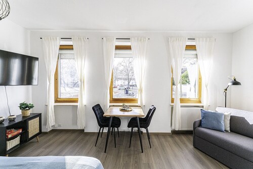 Deluxe Studio | PS4 | Parken | Netflix | Klinikum