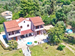 Exterior - House with a small swiming pool
 (Agios Georgios Pagon)