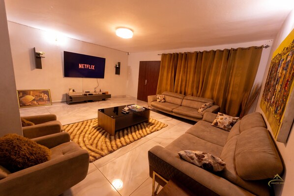 TV - Welcome to Amazing Grace - 5 Bedroom Villa. A Home away from Home! Akwaaba! (Accra)