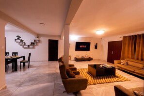 TV - Welcome to Amazing Grace - 5 Bedroom Villa. A Home away from Home! Akwaaba! (Accra)