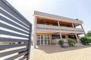 Exterior - Welcome to Amazing Grace - 5 Bedroom Villa. A Home away from Home! Akwaaba! (Accra)