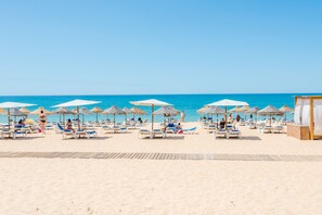 Beach - Apartment with 1 bedroom and living room with sofa bed 200m from the beach. (Quarreira)